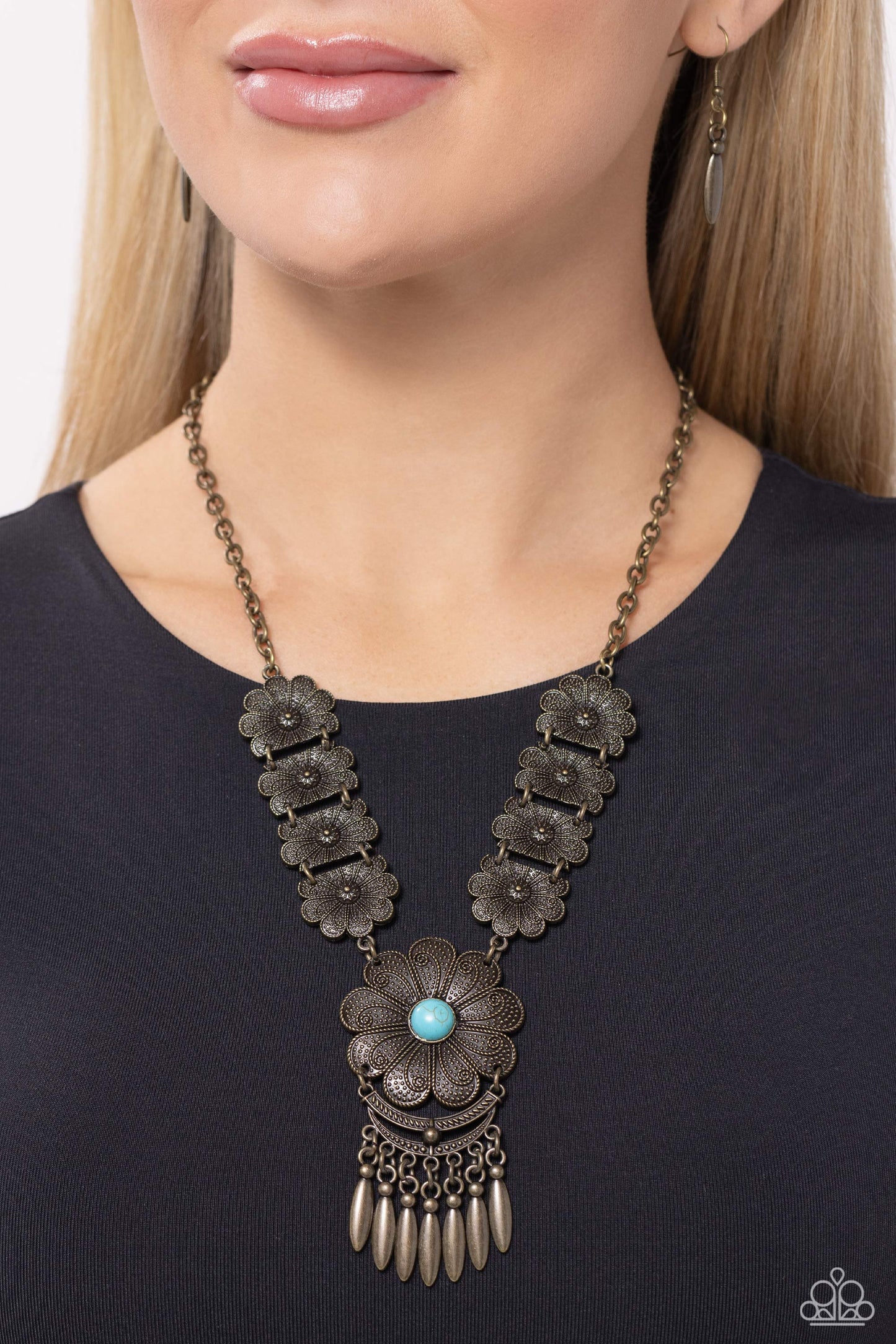 A La ROGUE - Brass Necklace - Paparazzi Accessories