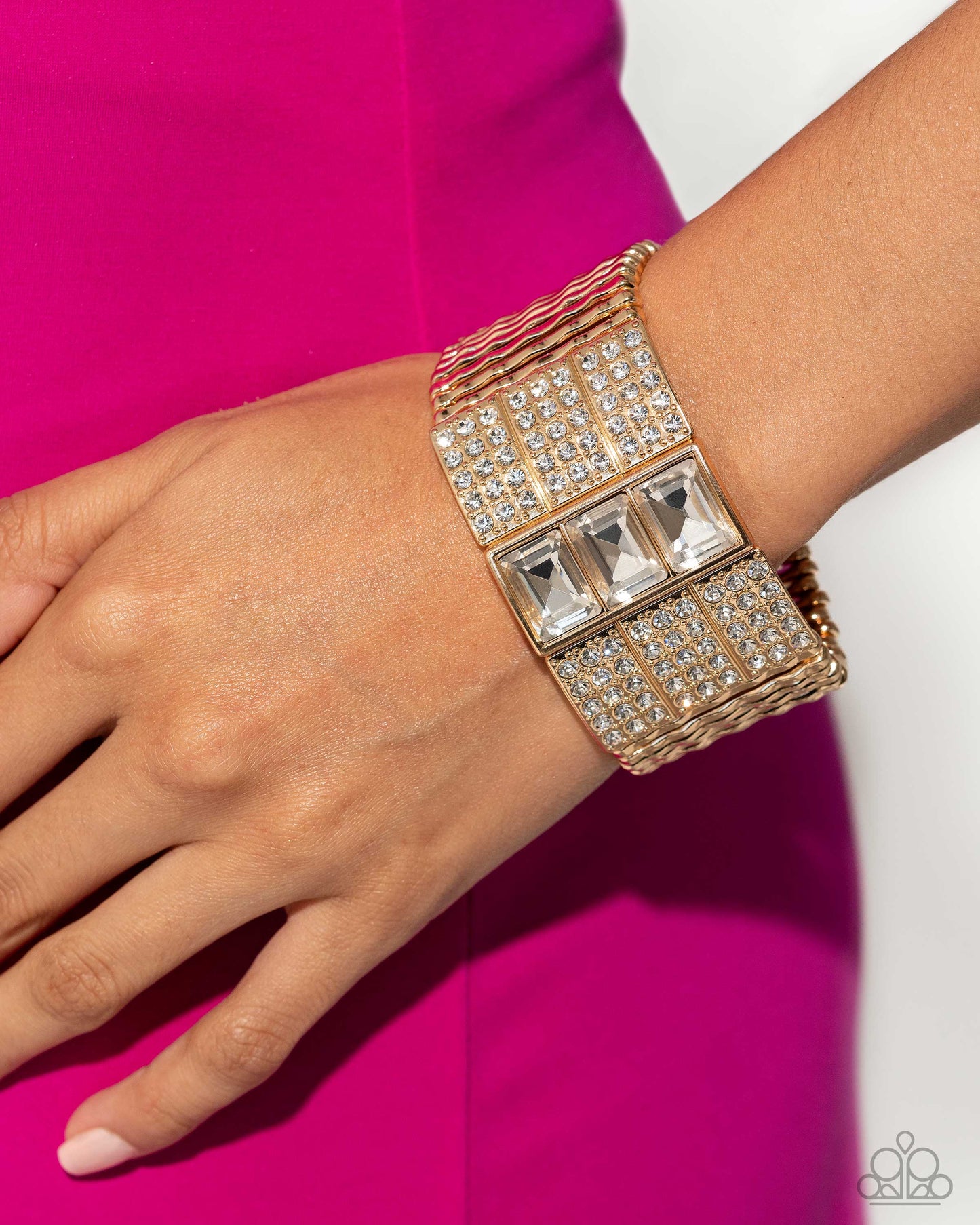 Dramatic Diva - Gold Stretchy Bracelet - Life of the Party Exclusive - Paparazzi Accessories