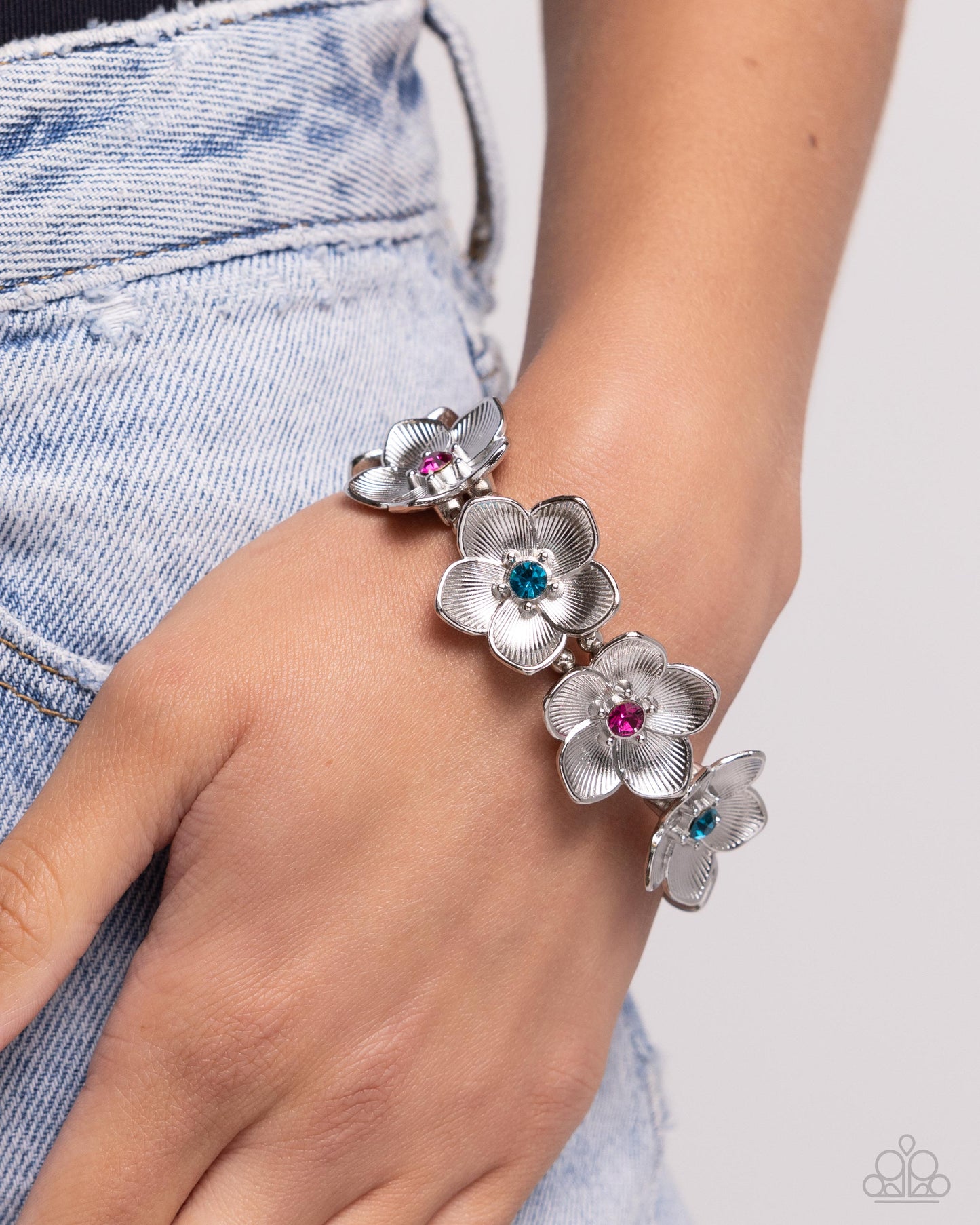 General Grandeur - Blue Flower Stretchy Bracelet - Paparazzi Accessories