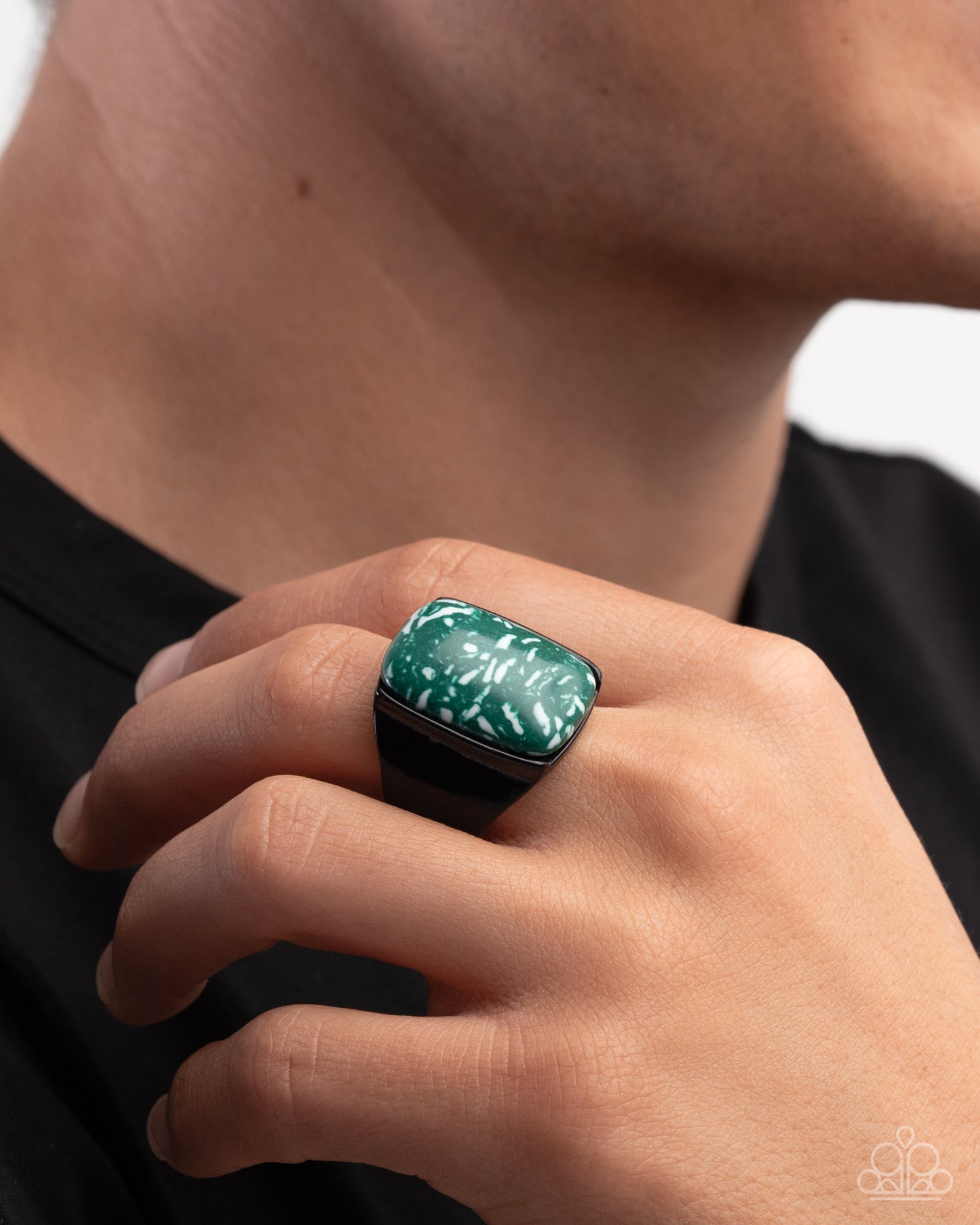Crowd Pleasing Color - Green Stone Urban Ring - Paparazzi Accessories