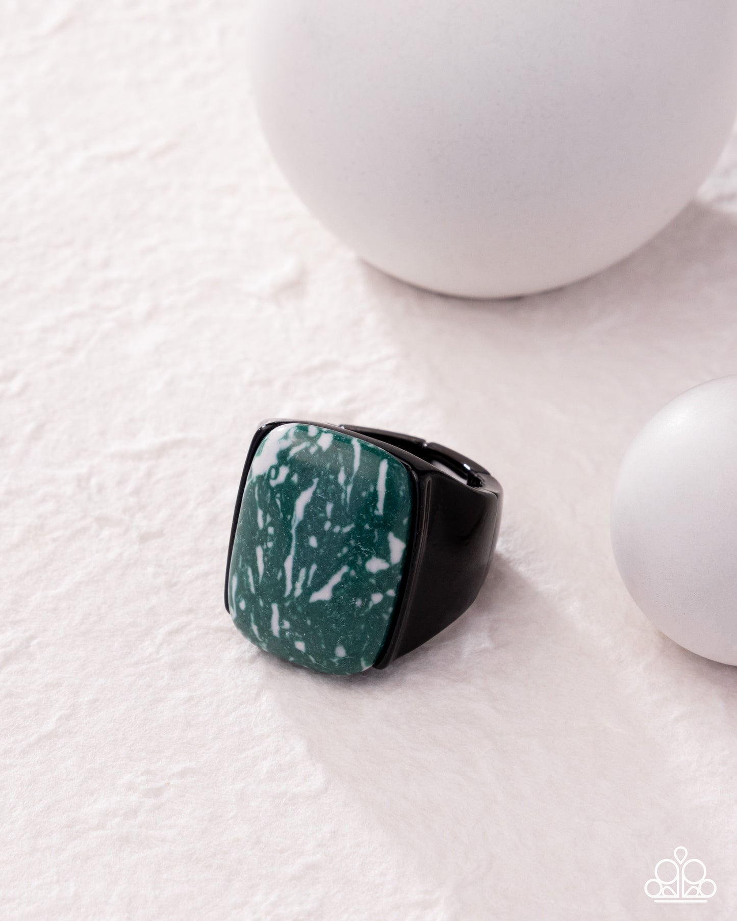 Crowd Pleasing Color - Green Stone Urban Ring - Paparazzi Accessories