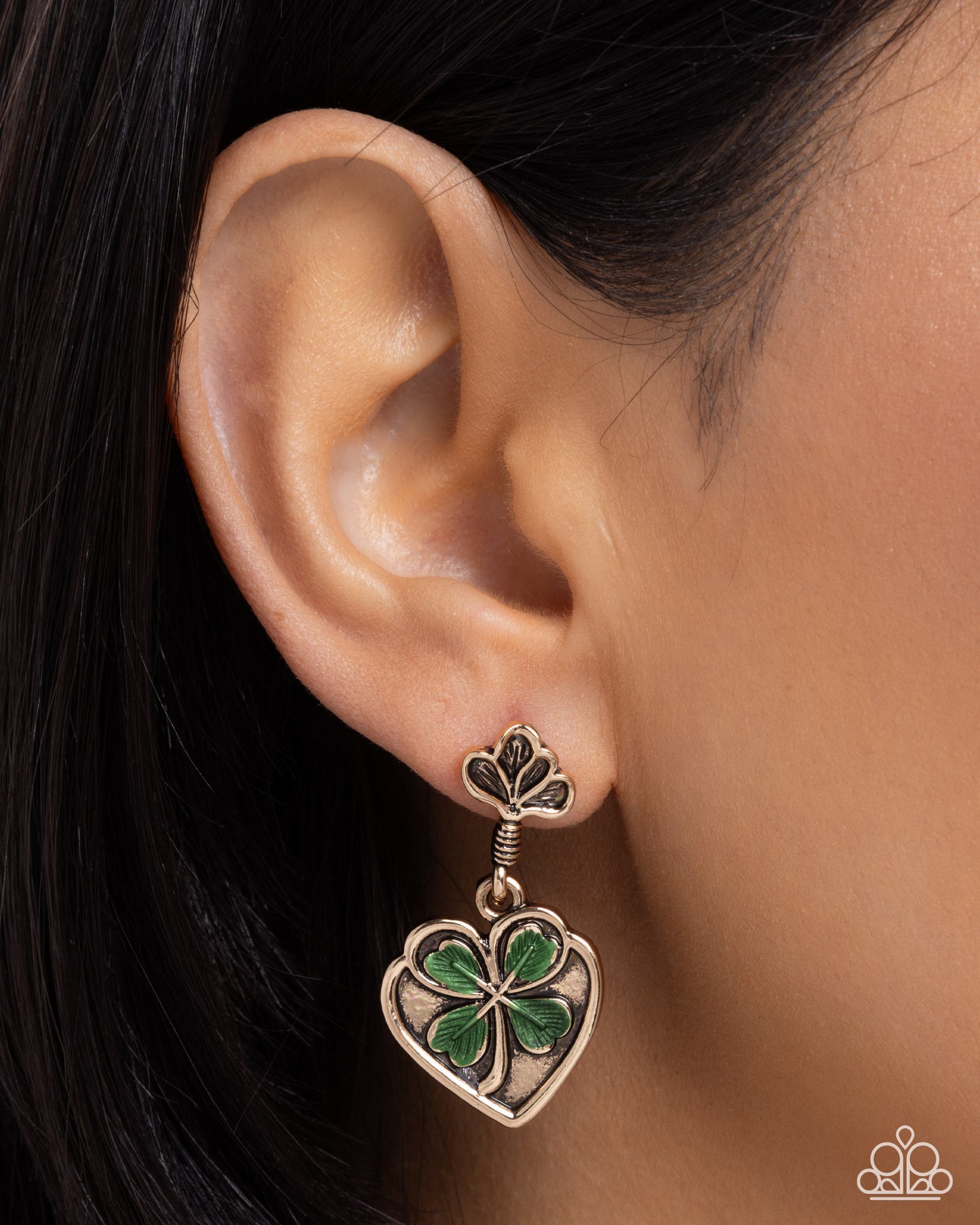Confident Clover - Green Clover, Gold Heart Earrings - Paparazzi Accessories