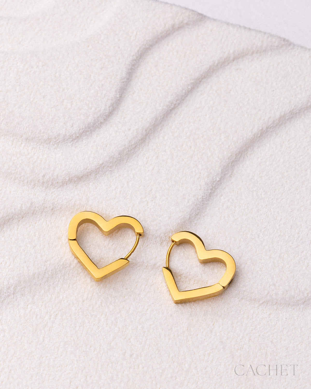 Sincre - 18K Gold Heart Hing Hoop Cachet Earrings - Paparazzi Accessories
