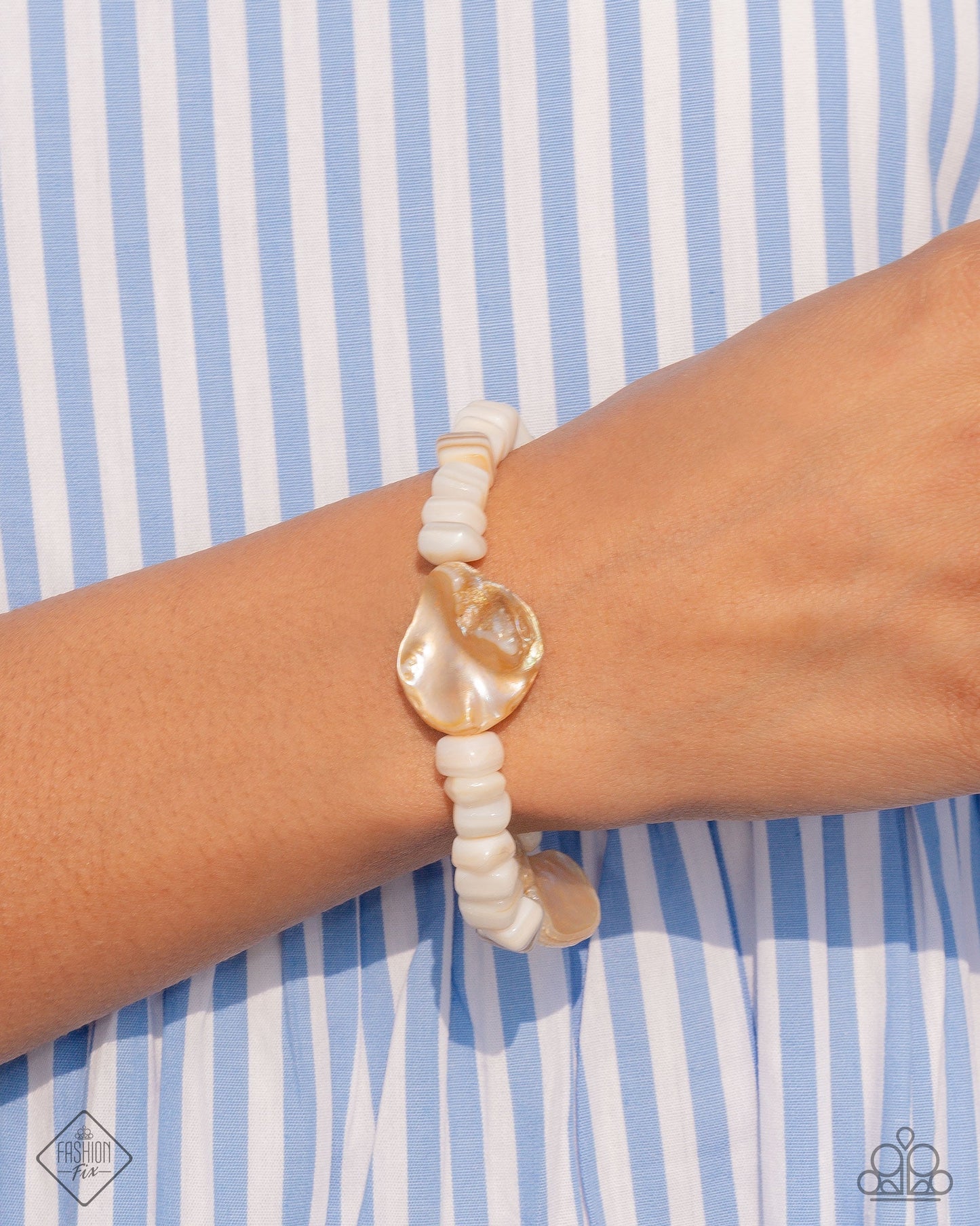 Coastal Caliber - White - Seashell Bead Paparazzi Stretchy Bracelet - March 2025 Sunset Sightings