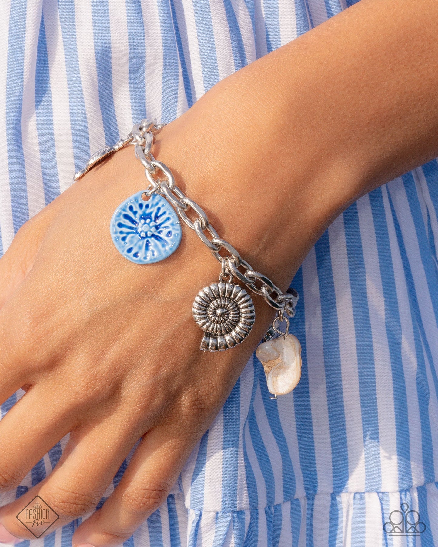 Coastal Connoisseur - Blue - Shell and Turtle Charm Paparazzi Lobster Claw Bracelet - March 2025 Sunset Sightings