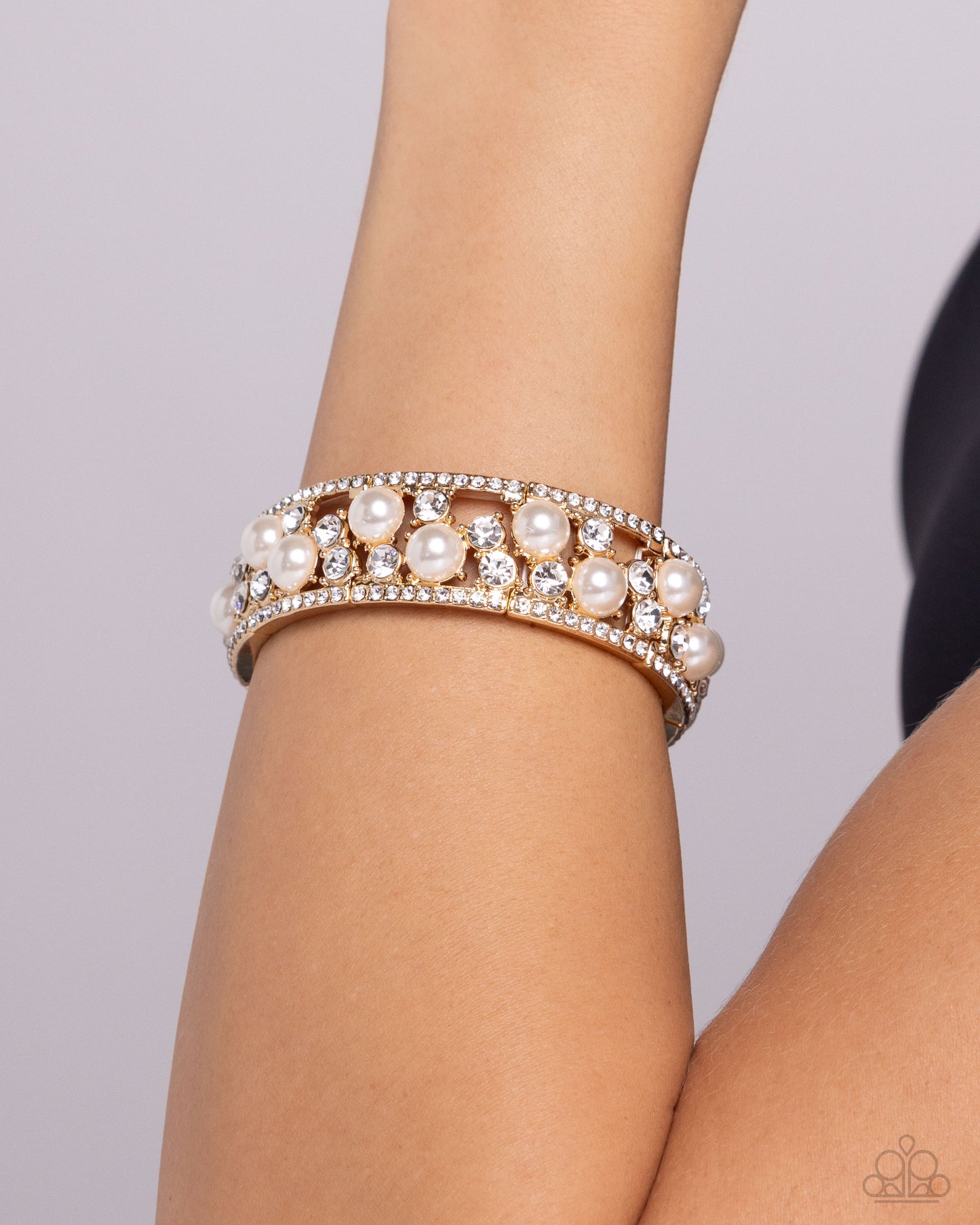 Opera Singer - Gold & Pearl Stretch Bracelet - Paparazzi Accessories