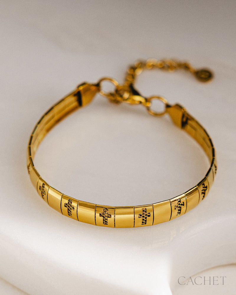 Prévenances - 18K Gold-Plated Cross Inspirational/Religious Bracelet - CACHET by Paparazzi - 2026 Diamond Trip Exclusive