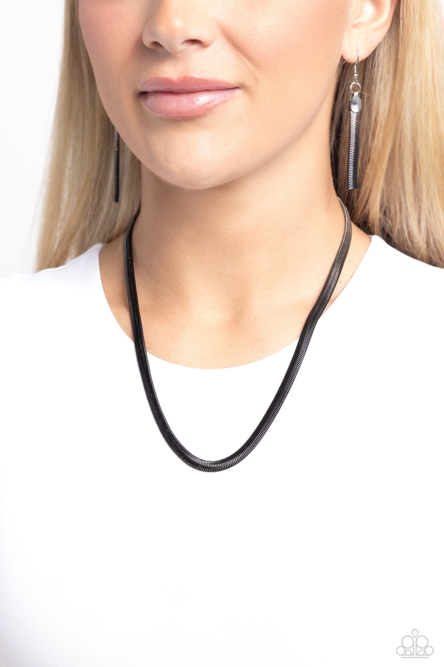 Spray Paint Sass - Black Dipped Metal Necklace - Paparazzi Accessories