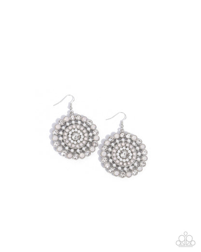 Wreathed Wonderland - White
