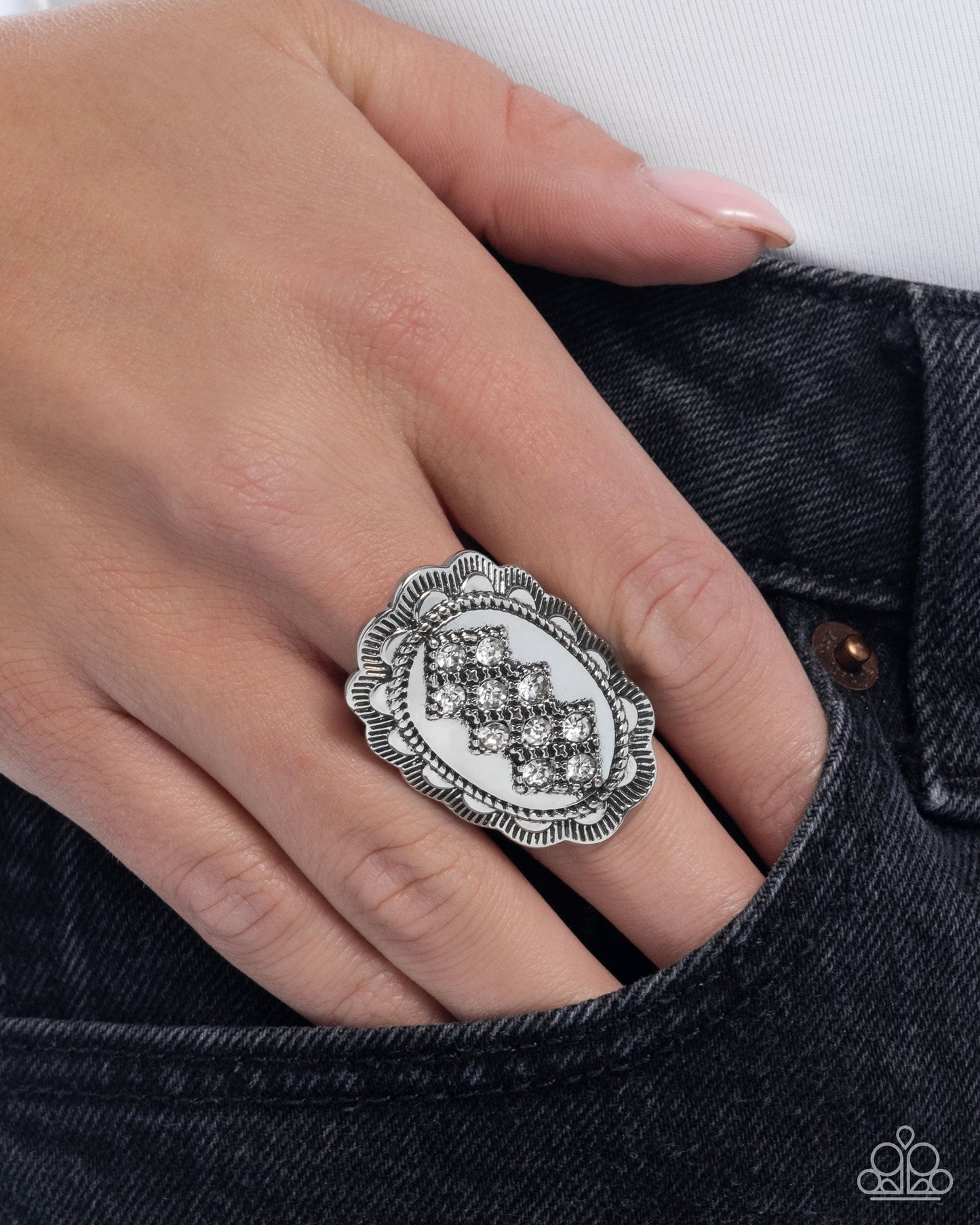 Framing Fanfare - White