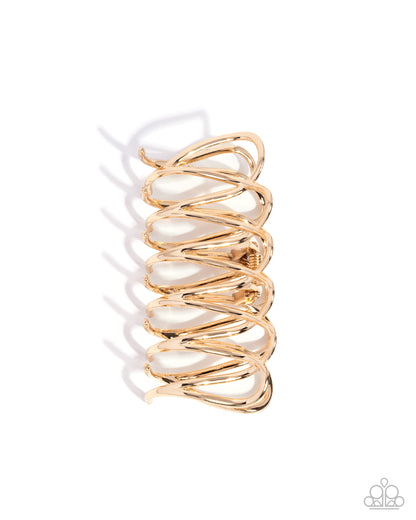 Scalloped Showstopper - Gold Claw Clip - Paparazzi Accessories
