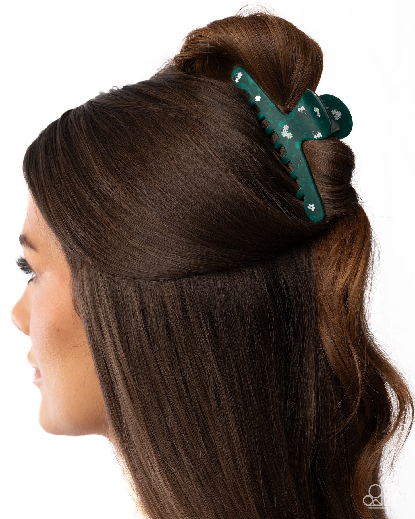 Blooming Breakout - Green & White Flower Claw Clip - Paparazzi Accessories
