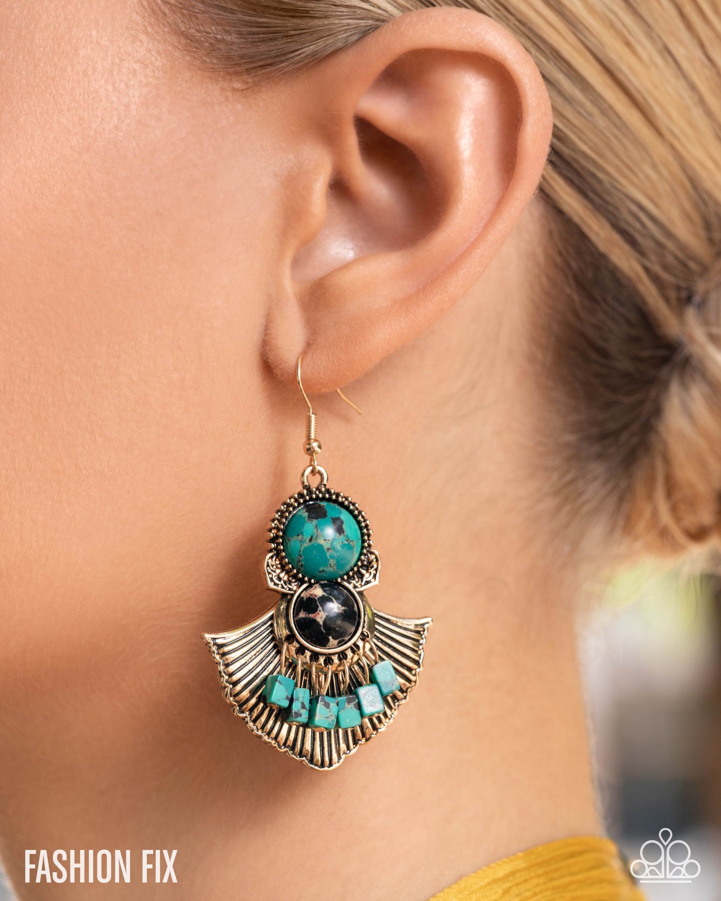 Expecting Adventure - Green Earrings - Simply Santa Fe December 2025 - Paparazzi Accessories