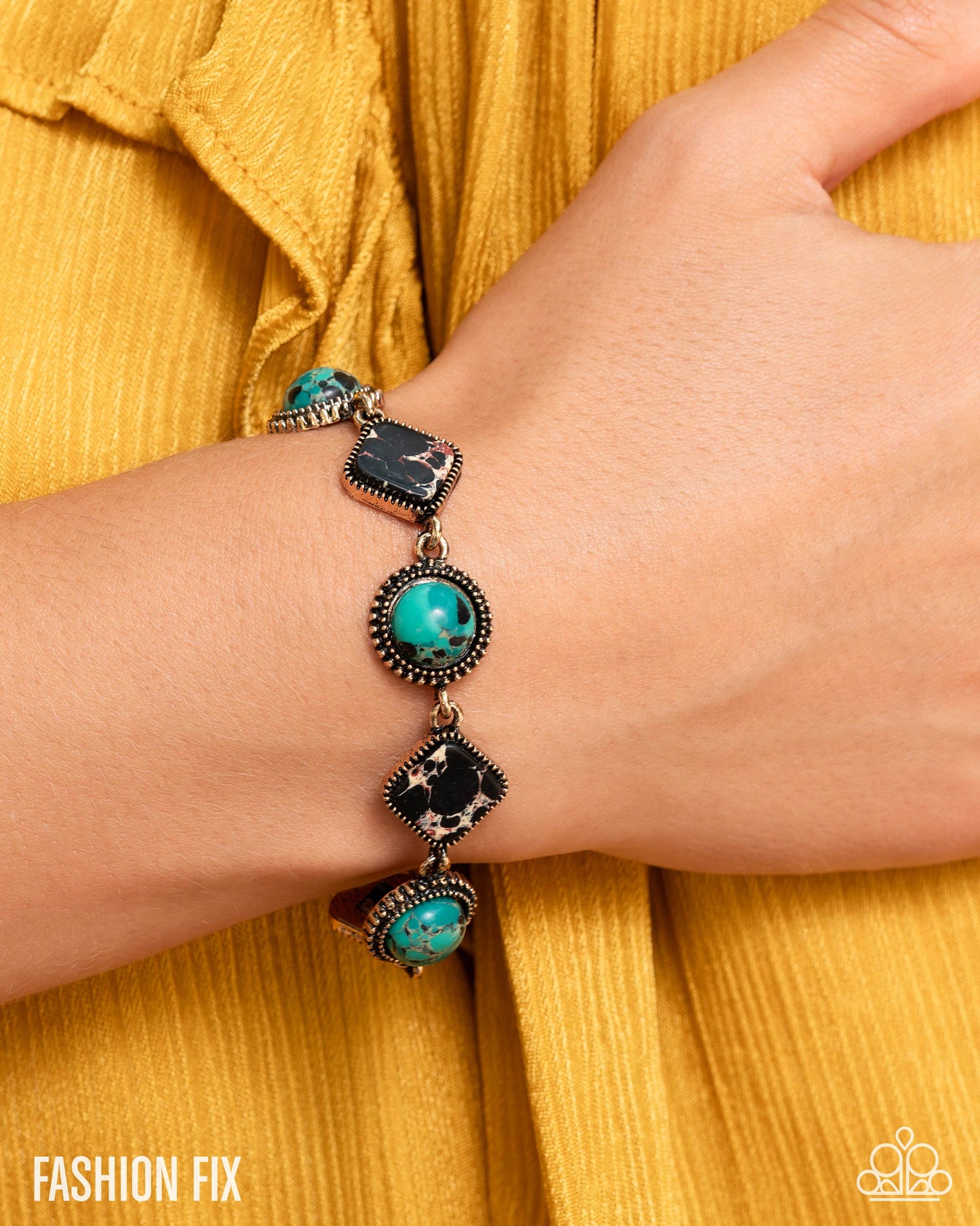 Free-Spirited Feat - Green Bracelet - Simply Santa Fe December 2025 - Paparazzi Accessories