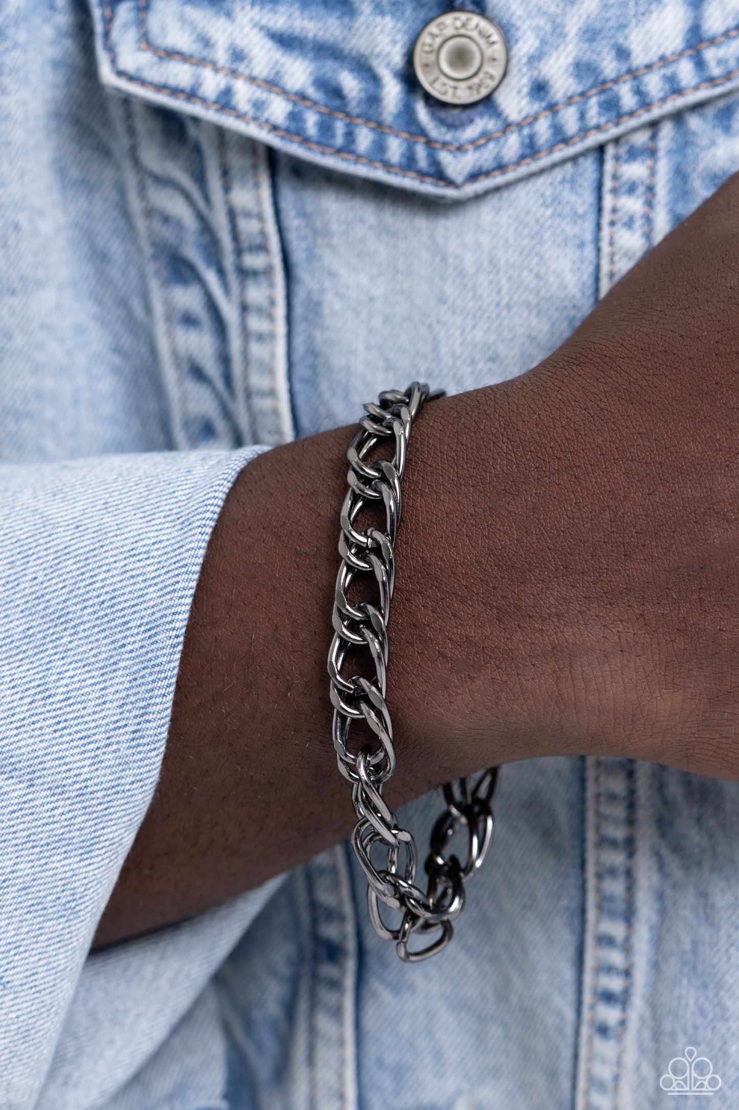 Game-Changing Couture - Black Gunmetal Urban Clasp Bracelet - Paparazzi Accessories