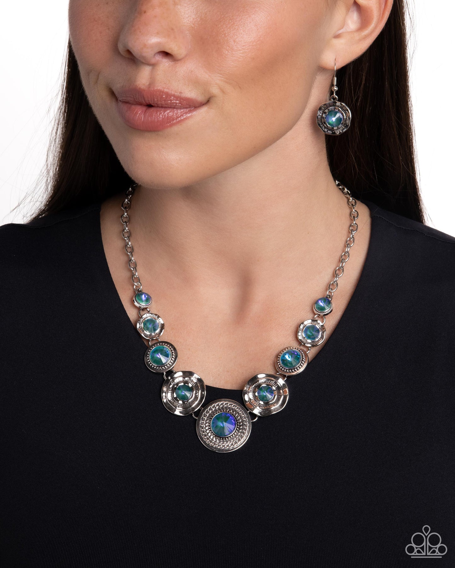 Treasure Chest Couture - Green UV Shimmer Necklace - Paparazzi Accessories